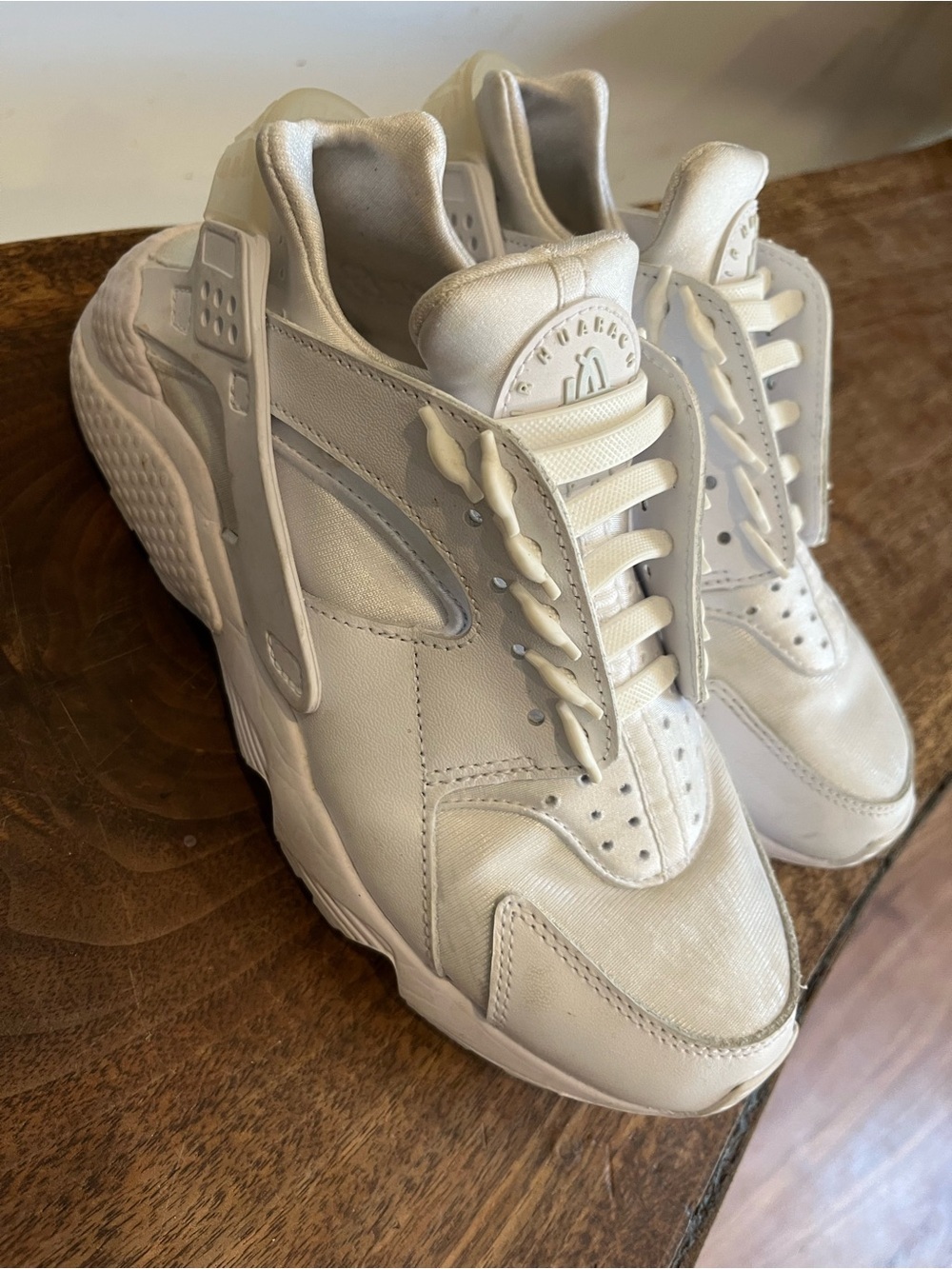 Nike Air Huarache Triple White Athletic Sneakers 7.5
